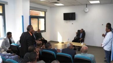 محافظ أسوان يلتقي أهالي دراو