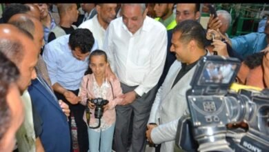 محافظ الغربية يحقق حلم طفلة موهوبة بالتصوير