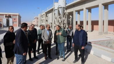 محافظ المنيا يتفقد محطة صرف صحي جبل الطير