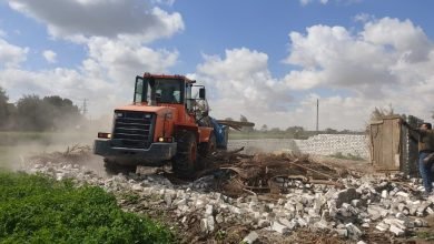 تسوية الطرق وضبط الأسواق وتحسين الإنارة