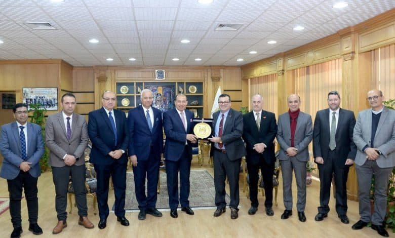 جامعة المنصورة تدشن برنامجاً للدرجات المزدوجة بالشراكة مع لويفيل والعلمين