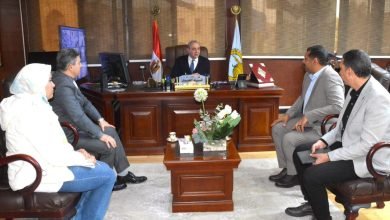 محافظ الغربية يبحث آليات تطوير منظومة تراخيص المحال العامة