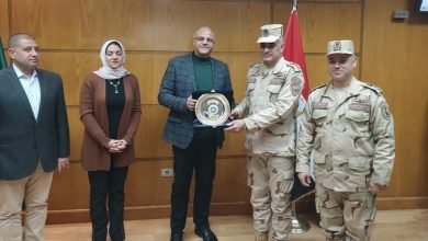 محافظ القليوبية يودّع مستشاره العسكري السابق