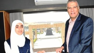 تكريم خاص من محافظ أسوان للطالبة زينب محمد
